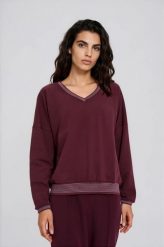 Bluza z dekoltem w serek burgundowa. Czerwone bluzy bez kaptura MOODO, s, bez wzorów, z bawełny, bez kaptura. Za 99.99 zł.