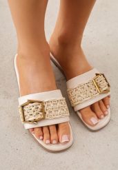 Beżowe Klapki w Stylu Boho z Plecionką z Rafii i Metalową Klamerką Mezelin. Brązowe klapki Renee, bez wzorów, z jeansu, boho, bez obcasa, na płaskiej podeszwie, bez zapięcia. Za 79.99 zł.