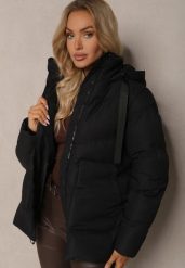 Czarna Pudełkowa Kurtka z Pikowanymi Przeszyciami Kapturem i Kieszeniami Vialaure. Czarne kurtki Renee, s, bez wzorów, z jeansu, eleganckie. W wyprzedaży za 129.49 zł.