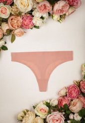 Różowe Bezszwowe Majtki Stringi Cevlun. Czerwone stringi Born2be, bez wzorów. Za 29.99 zł.