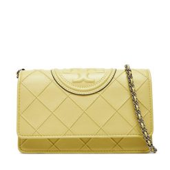 Torebka Tory Burch. Żółte kopertówki Tory Burch, bez wzorów, wizytowe, bez dodatków. Za 2,379.00 zł.