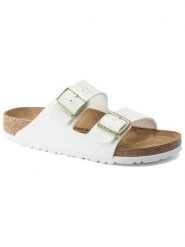 Birkenstock Klapki "Arizona" w kolorze białym rozmiar: 39. Białe klapki Birkenstock, bez wzorów, klasyczne, z otwartym noskiem, bez obcasa, bez zapięcia. Za 342.60 zł.