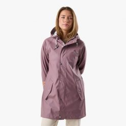 Kurtka przeciwdeszczowa turystyka damska Swedemount Väderöarna Coat wodoodporna. Fioletowe kurtki przeciwdeszczowe SWEDEMOUNT, xl, bez wzorów, z materiału, z kapturem. Za 251.99 zł.