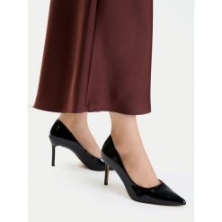Szpilki JENNY. Czarne szpilki Jenny, bez wzorów, bez obcasa, na szpilce, bez zapięcia. Za 129.99 zł.