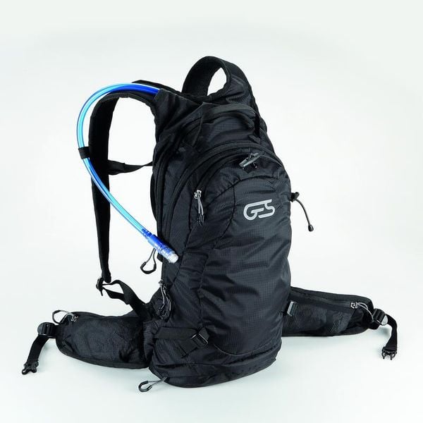 Plecak na wodę z bukłakiem Ges. Czarne plecaki GES, bez wzorów, bez dodatków. Za 317.00 zł.