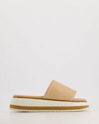 LEKKIE KLAPKI DAMSKIE 03-41 BEIG-WHIT. Klapki Venezia, bez wzorów, ze skóry, bez obcasa, bez zapięcia. Za 269.00 zł.