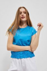 Gładka bluzka lazurowa. Niebieskie bluzki MOODO, xs, bez wzorów, z bawełny, bez kołnierzyka, bez ramiączek. W wyprzedaży za 24.99 zł.