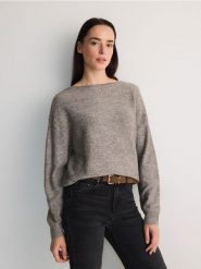 Sweter z metaliczną nitką - brązowy. Brązowe swetry Reserved, l, bez wzorów, z dzianiny, bez ramiączek. W wyprzedaży za 89.99 zł.