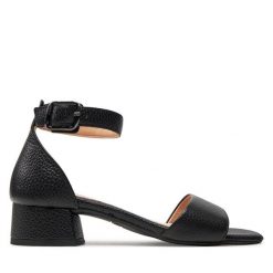 Sandały Tamaris. Czarne sandały Tamaris, bez wzorów, bez obcasa, na płaskiej podeszwie, bez zapięcia. Za 549.99 zł.