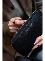 Victor & Hugo Paris Skórzany portfel "Selma" w kolorze czarnym - 20 x 10 x 3 cm rozmiar: onesize. Czarne portfele Victor & Hugo Paris, bez wzorów, z materiału. Za 165.99 zł.