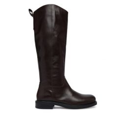 Kozaki Vagabond Shoemakers. Brązowe kozaki Vagabond Shoemakers, bez wzorów, bez obcasa, na płaskiej podeszwie, bez zapięcia. Za 1,089.00 zł.