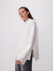 Sweter z golfem - kremowy. Białe swetry Reserved, l, bez wzorów, z dzianiny, bez ramiączek. W wyprzedaży za 69.99 zł.