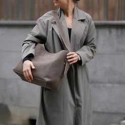 Shopperka skórzana Solier FL39 Maya szara. Szare torebki klasyczne Solier, bez wzorów, z jeansu, biznesowe, na ramię, zamszowe, bez dodatków. Za 399.00 zł.