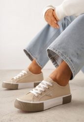 Beżowe Trampki VICES na Żłobionej Platformie Zdobione Trójkątną Aplikacją Lorerina. Brązowe trampki Renee, z aplikacjami, z materiału, bez zapięcia. Za 69.99 zł.