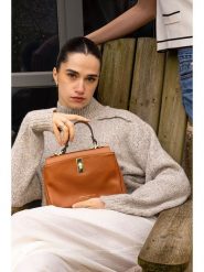 Maison héritage PARIS Skórzana torebka "Mini Talia" w kolorze jasnobrązowym - 23 x 16 x 7 cm rozmiar: onesize. Brązowe torebki klasyczne maison héritage PARIS, bez wzorów, z materiału, bez dodatków. Za 426.99 zł.