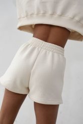 Szorty z dzianiny dresowej z haftem MRSL w kolorze LIGHT BEIGE - LE PETIT-XL. Brązowe szorty sportowe Marsala, bez wzorów, z bawełny, z podwyższonym stanem, na fitness i siłownię. W wyprzedaży za 50.37 zł.
