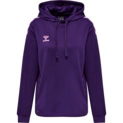 Bluza do piłki ręcznej damska Hummel Core XK z kapturem. Fioletowe bluzy Hummel, s, bez wzorów, sportowe, bez ramiączek, z kapturem. Za 138.50 zł.
