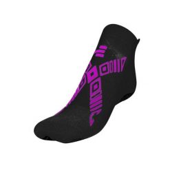 Skarpety techniczne basenowe klasyczne dla dorosłych, czarnym ze fuksji. Czarne skarpetki R-EVENGE, bez wzorów, z lycry. Za 118.89 zł.