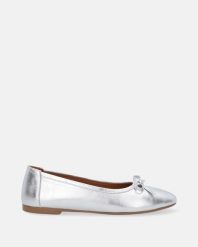 SREBRNE BALERINY Z KOKARDĄ 356105 SIL GREY. Szare baleriny Venezia, bez wzorów, ze skóry, bez obcasa, bez zapięcia. Za 239.00 zł.