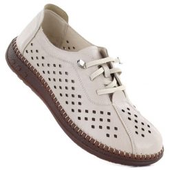 Skórzane półbuty damskie na gumki ażurowe beżowe Artiker 58C1507. Brązowe półbuty wsuwane Artiker, w ażurowe wzory, ze skóry, bez obcasa. Za 219.99 zł.