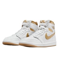 Buty do chodzenia damskie Nike Air Jordan 1 Retro Hi. Białe buty do biegania Jordan, bez wzorów, z materiału, bez zapięcia, do biegania, Nike Air Jordan. Za 739.00 zł.