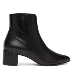 Botki HÖGL. Czarne botki Högl, bez wzorów, bez obcasa, na słupku, bez zapięcia. Za 719.99 zł.
