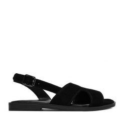 Sandały Lasocki. Czarne sandały Lasocki, bez wzorów, bez obcasa, na płaskiej podeszwie, bez zapięcia. Za 139.99 zł.