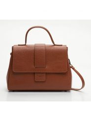 Victor & Hugo Paris Skórzana torebka "Kay" w kolorze karmelowym - 28,5 x 20 x 8 cm rozmiar: onesize. Brązowe torebki klasyczne Victor & Hugo Paris, bez wzorów, z materiału, na ramię, bez dodatków. Za 326.99 zł.