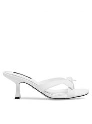 Nine West Klapki WFA2668-1 Biały. Białe klapki Nine West, bez wzorów, z syntetyku, bez obcasa, bez zapięcia. Za 229.99 zł.