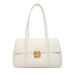 Torebka Coccinelle. Torebki klasyczne Coccinelle, bez wzorów, klasyczne, bez dodatków. Za 1,539.00 zł.