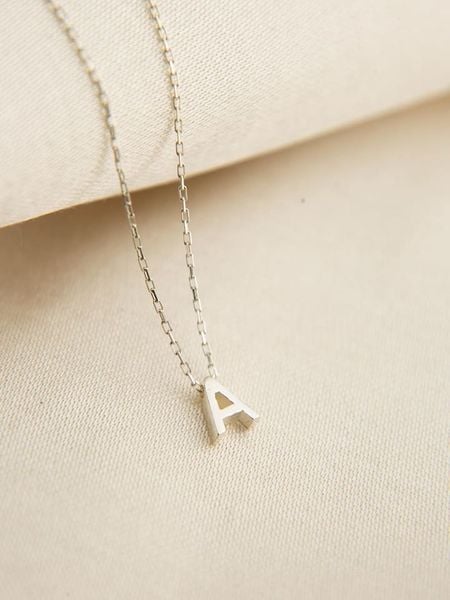 Lodie Silver Srebrny naszyjnik "A" z zawieszką - dł. 43 cm rozmiar: onesize. Szare naszyjniki Lodie Silver, z materiału, srebrne. Za 61.60 zł.