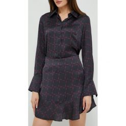 Sisley spódnica kolor fioletowy mini rozkloszowana. Fioletowe spódnice Sisley, bez wzorów, z satyny, mini, rozkloszowane. W wyprzedaży za 199.99 zł.