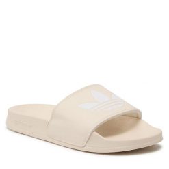 Klapki adidas. Brązowe klapki adidas, bez wzorów, sportowe, bez obcasa, bez zapięcia. Za 119.99 zł.