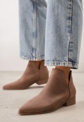 Brązowe Ażurowe Botki Vices na Płaskiej Podeszwie z Ozdobnym Wycięciem Selenith. Brązowe botki Born2be, w ażurowe wzory, z jeansu, eleganckie, bez obcasa, na płaskiej podeszwie, bez zapięcia. Za 119.99 zł.