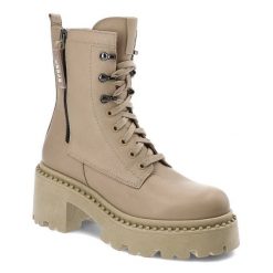 Beżowe Botki Nessi Wygodne Obuwie Damskie. Brązowe botki Nessi, bez wzorów, ze skóry, eleganckie, bez obcasa, bez zapięcia. Za 449.00 zł.