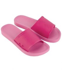 Klapki damskie obuwie plażowe Ipanema Classic Slide Fem. Czerwone klapki Ipanema, z aplikacjami, z gumy, klasyczne, bez obcasa, na płaskiej podeszwie, bez zapięcia. Za 75.04 zł.