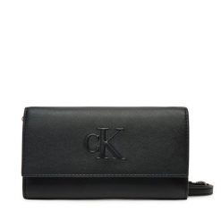 Torebka Calvin Klein Jeans. Czarne listonoszki Calvin Klein Jeans, bez wzorów, z jeansu, bez dodatków. Za 179.99 zł.