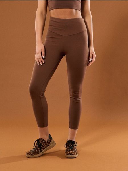 Legginsy sportowe Gym Hard - brązowy. Brązowe legginsy Sinsay, l, bez wzorów. Za 39.99 zł.