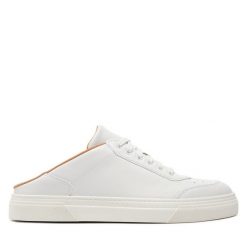 Klapki Max Mara. Białe klapki Max Mara, bez wzorów, bez obcasa, bez zapięcia. Za 1,899.00 zł.