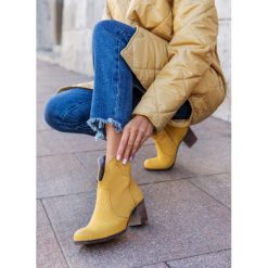 Botki na słupku kowbojki - skóra naturalna - model 503 - kolor żóły (37). Białe botki Zapato, bez wzorów, z jeansu, biznesowe, z okrągłym noskiem, bez obcasa, na obcasie, bez zapięcia. W wyprzedaży za 286.30 zł.