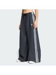 Adidas Spodnie dresowe Firebird Adilenium KD2914 Czarny Regular Fit. Czarne spodnie dresowe adidas, bez wzorów, z dresówki. Za 399.99 zł.