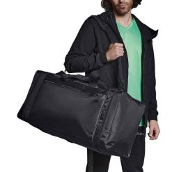 Sportowa Torba Sportowa Jumbo 74 Litry Jeden Rozmiar. Czarne torby sportowe QUADRA, bez wzorów, z materiału, na ramię. Za 260.99 zł.