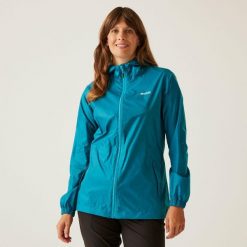 Kurtka trekkingowa damska Pack It Jacket III kieszonkowa przeciwdeszczowa. Niebieskie kurtki przeciwdeszczowe Regatta, bez wzorów, z softshellu, bez kaptura, trekkingowe. Za 129.99 zł.