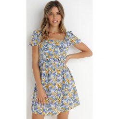 Niebiesko-Biała Sukienka Konmey. Białe sukienki Born2be, l, bez wzorów, retro, bez kołnierzyka, bez ramiączek, midi. W wyprzedaży za 69.99 zł.