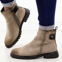Khaki botki damskie na traperze Potocki 19314. Brązowe botki POTOCKI, bez wzorów, z jeansu, klasyczne, z okrągłym noskiem, bez obcasa, bez zapięcia. Za 229.00 zł.