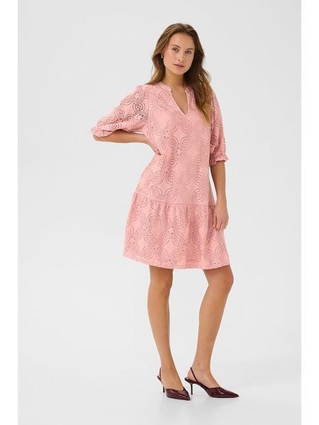 CULTURE Sukienka w kolorze jasnoróżowym rozmiar: S. Różowe sukienki Culture, s, bez wzorów, bez kołnierzyka, bez ramiączek, midi. Za 96.37 zł.