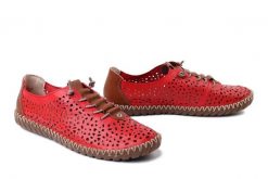RIEKER M2856-33 red, półbuty damskie. Czerwone półbuty wsuwane Rieker, na lato, w ażurowe wzory, bez obcasa. Za 329.90 zł.