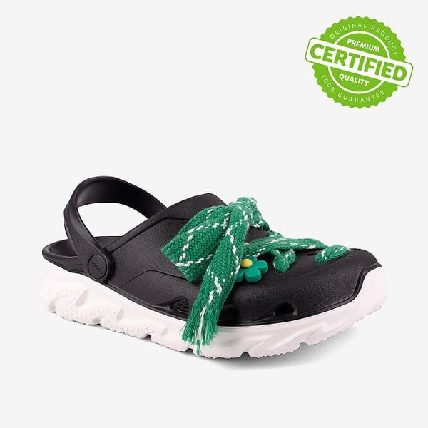 Damskie klapki chodaki Coqui - rozmiar 36. Czarne klapki Coqui, bez wzorów, bez obcasa, bez zapięcia. Za 138.99 zł.