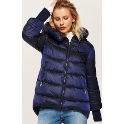 Pikowana kurtka z kapturem - Granatowy. Kurtki marki QUECHUA. W wyprzedaży za 139.99 zł.