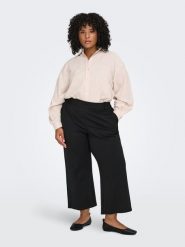 ONLY Carmakoma Spodnie w kolorze czarnym rozmiar: 44/L32. Czarne spodnie materiałowe Only Carmakoma, bez wzorów, z materiału. Za 104.99 zł.